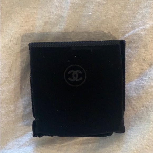 Chanel conceal/ highlight/ color compact - Picture 2 of 3